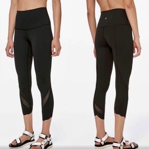 Lululemon Wunder Under Crop Leggings with scallop 24”